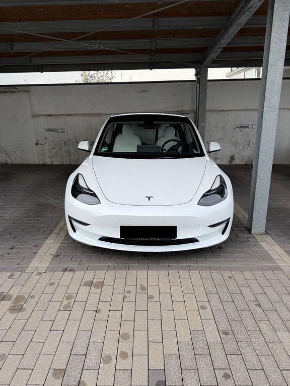 Weiß Gebraucht 2022 Tesla Model 3 Limousine | 27.700 € (Fairer Preis) - Bild 1/4