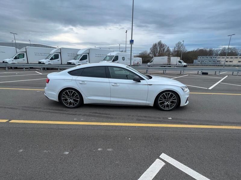 Weiß Gebraucht 2018 Audi A5 Sportback S-Line Kleinwagen | 28.000 € (Teuer) - Bild 1/4