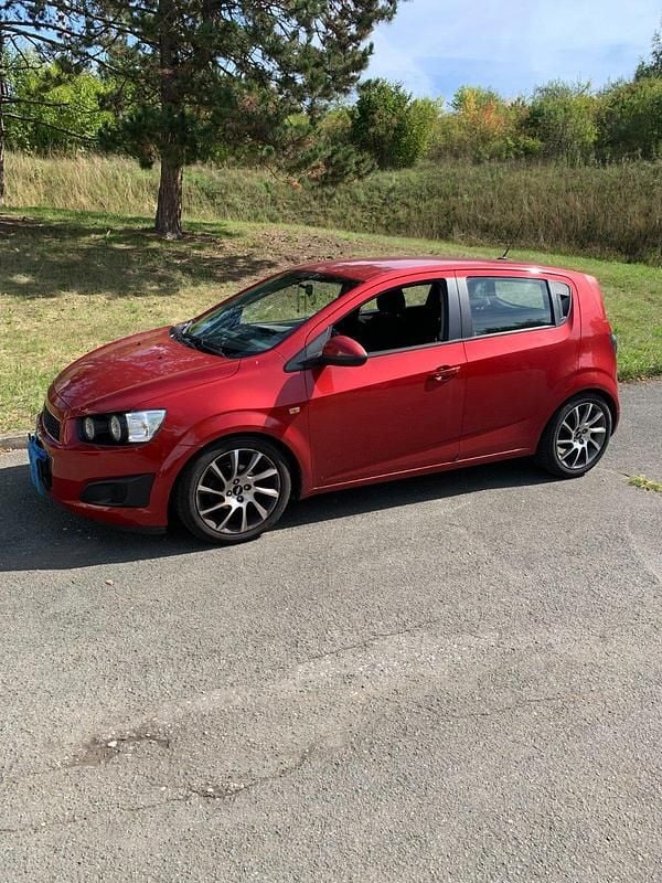 Rot Gebraucht 2012 Chevrolet Aveo Sport Kleinwagen | 3.900 € (Fairer Preis) - Bild 1/4