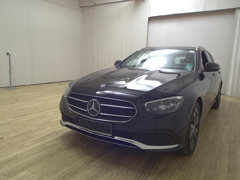 Gebraucht Mercedes E300 Avantgarde 306 PS (225 kW) 2022 Schwarz Kombi