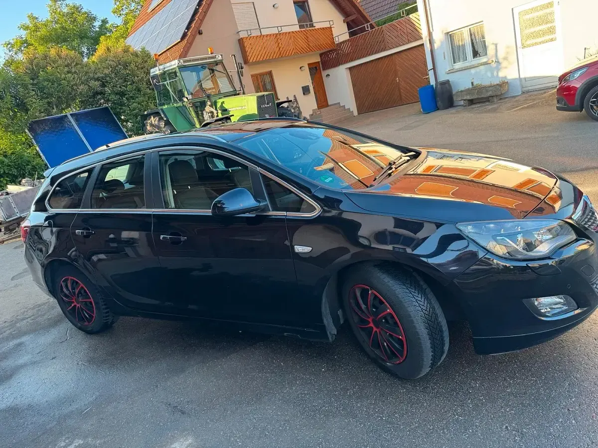 Gebraucht Opel Astra Sport 163 PS (119 kW) 2011 Schwarz Limousine