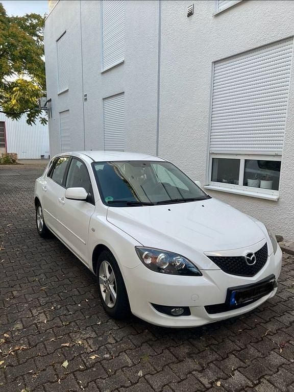 Weiß Gebraucht 2005 Mazda 3 Active Limousine | 2.750 € (Etwas zu teuer) - Bild 1/4