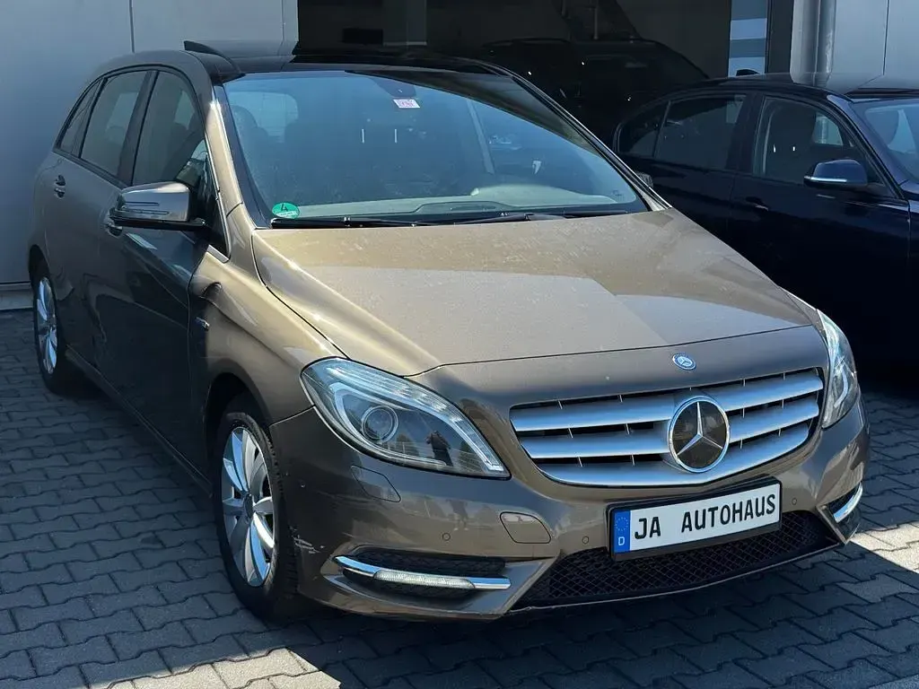 Gebraucht Mercedes B180 122 PS (89 kW) 2012 Grau Kleinwagen