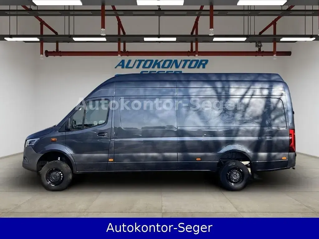 Gebraucht Mercedes Sprinter 190 PS (139 kW) 2024 Grau Van
