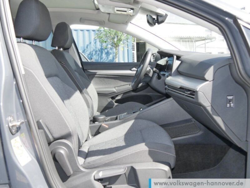 Gebraucht VW Golf VIII Move 150 PS (110 kW) 2024 Delfingrau (metallic) Limousine