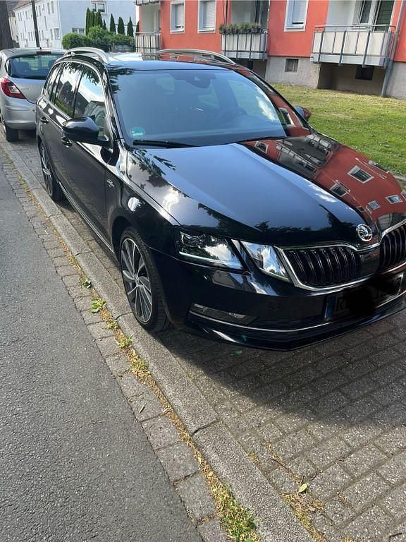 Schwarz Gebraucht 2019 Skoda Octavia LAURIN & KLEMENT Kombi | 13.500 € (Etwas zu teuer) - Bild 1/4