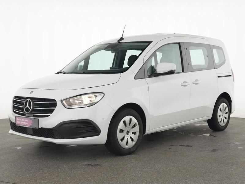 Arktikweiss Gebraucht 2023 Mercedes 180 Limousine | 22.955 € (Superpreis) - Bild 1/4