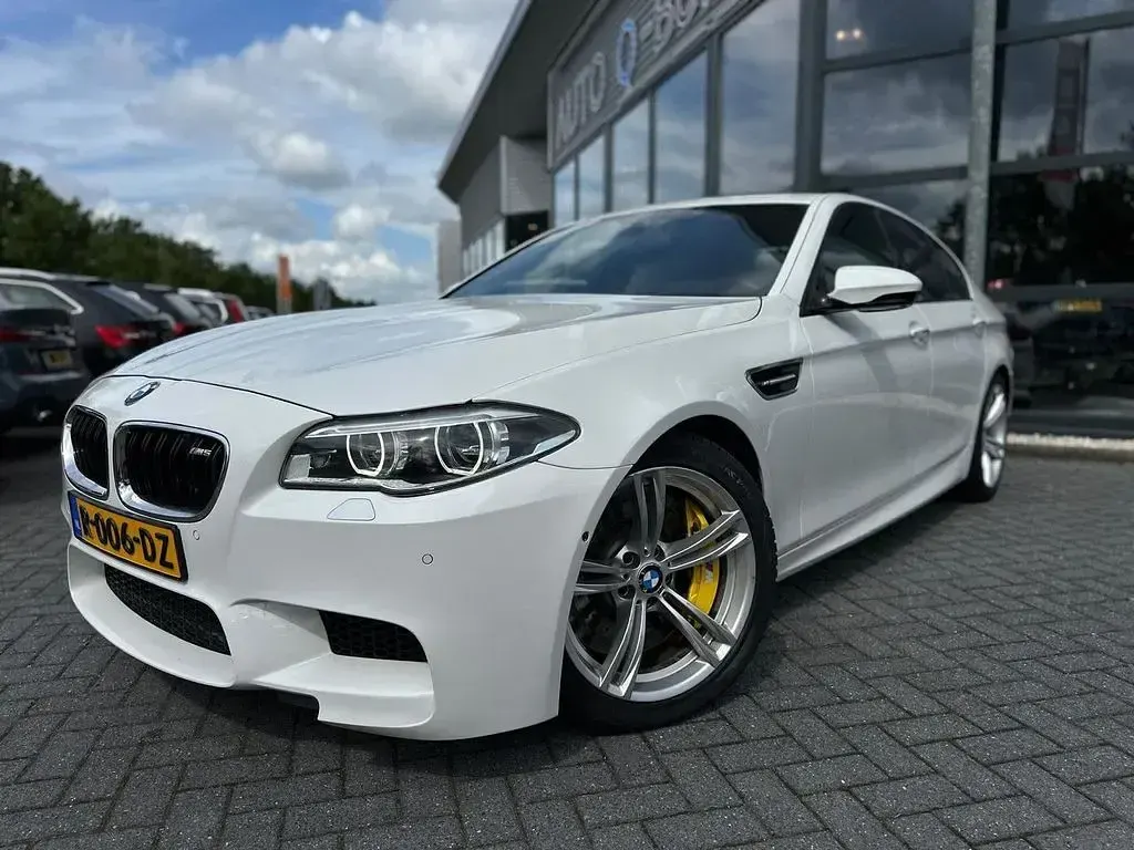 Gebraucht BMW M5 Performance 562 PS (413 kW) 2015 Weiß Limousine