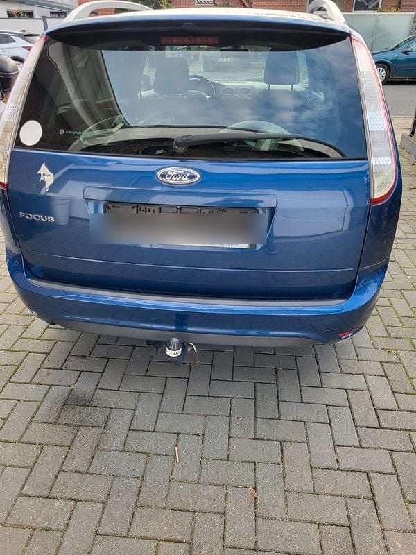 Blau Gebraucht 2009 Ford Focus Style Kombi | 1.680 € (Guter Preis) - Bild 1/4