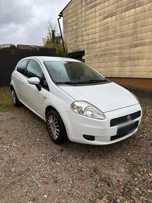 Weiß Gebraucht 2009 Fiat Grande Punto Kleinwagen | 900 € (Superpreis) - Bild 1/4