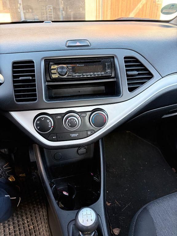 Gebraucht Kia Picanto Attract 69 PS (50 kW) 2012 Schwarz Kleinwagen