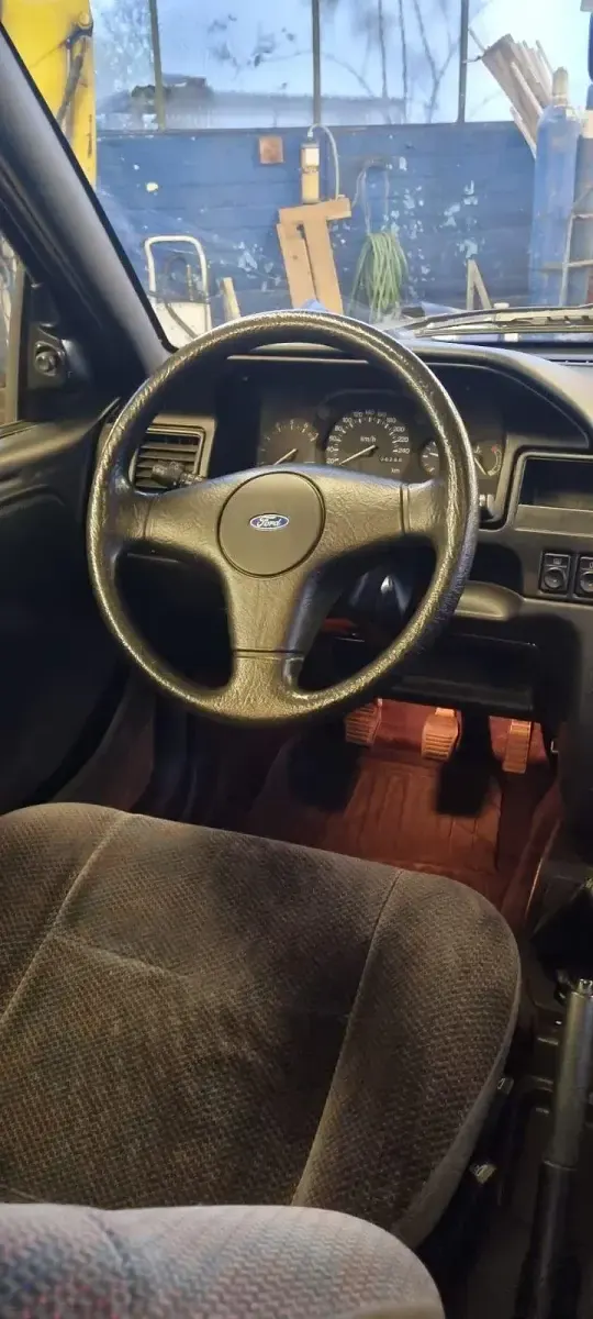 Gebraucht Ford Escort Ghia 72 PS (52 kW) 1992 Grau Limousine