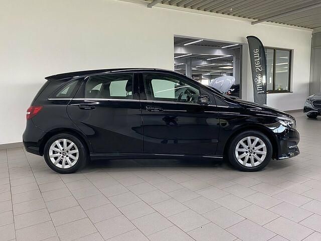 Gebraucht Mercedes B180 Style 109 PS (80 kW) 2017 Schwarz metallic Kleinwagen