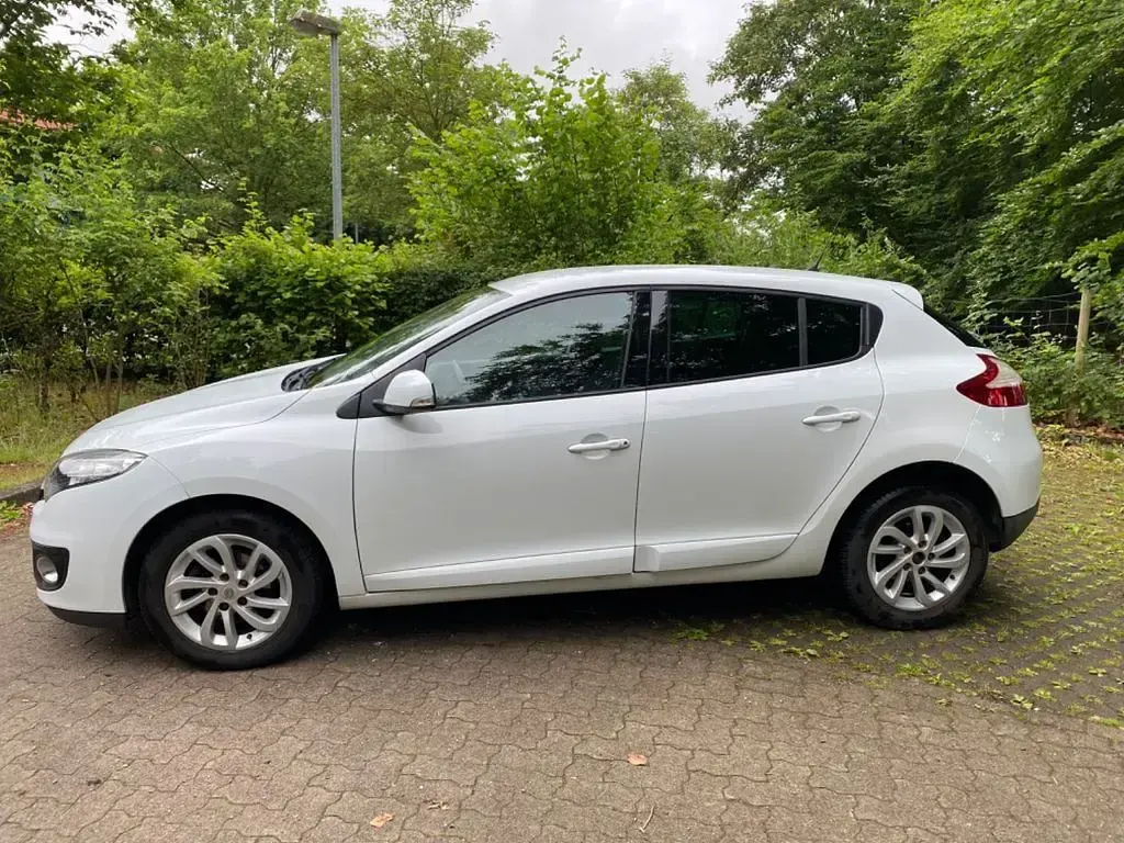 Gebraucht Renault Mégane Dynamique 131 PS (96 kW) 2013 Weiß Limousine