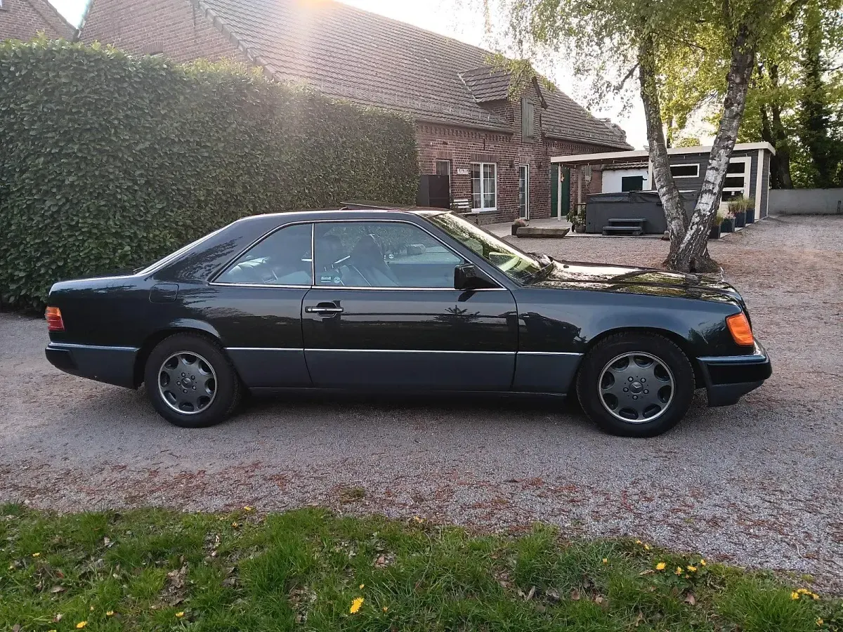 Second-hand Mercedes E300 220 CP (161 kW) 1990 Gri Coupe