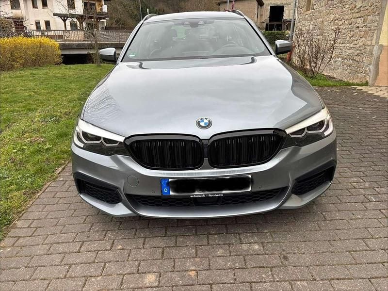 Gebraucht BMW 540 Sport Line 340 PS (250 kW) 2018 Grau Kombi