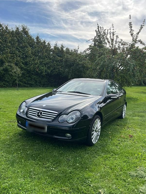 Gebraucht Mercedes C180 129 PS (94 kW) 2001 Schwarz Coupé