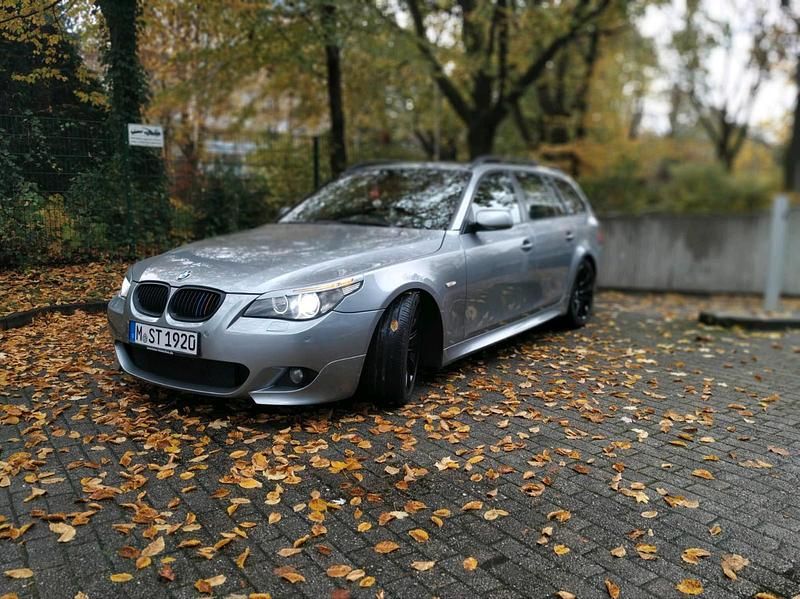 Gebraucht BMW 525 M Sport 177 PS (130 kW) 2007 Grau Kombi