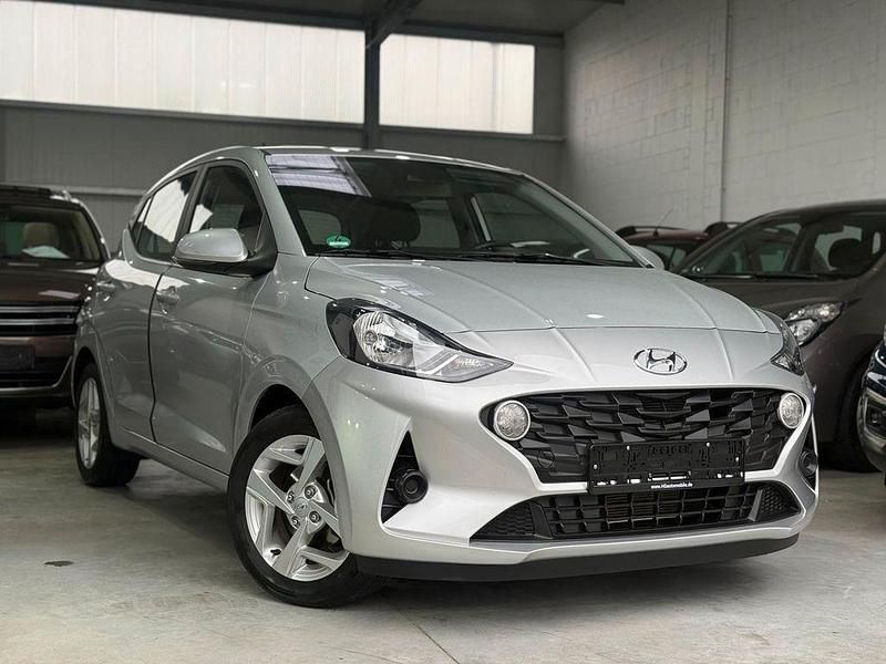 Silber Gebraucht 2023 Hyundai i10 Kleinwagen | 14.500 € (Superpreis) - Bild 1/4