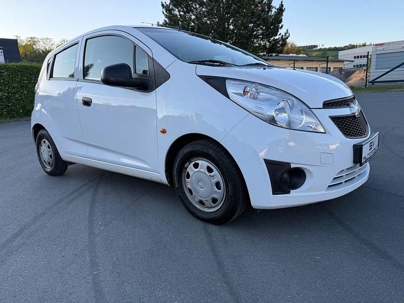 Gebraucht Chevrolet Spark 68 PS (50 kW) 2010 Weiß Kleinwagen