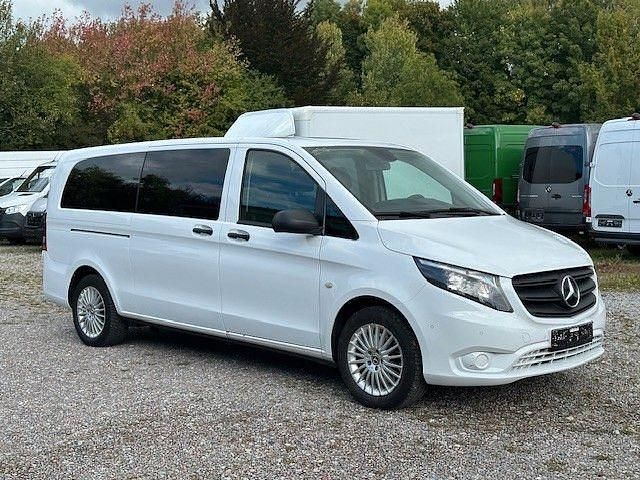 Weiß Gebraucht 2023 Mercedes Vito Van / Kleinbus | 34.498 € (Teuer) - Bild 1/4
