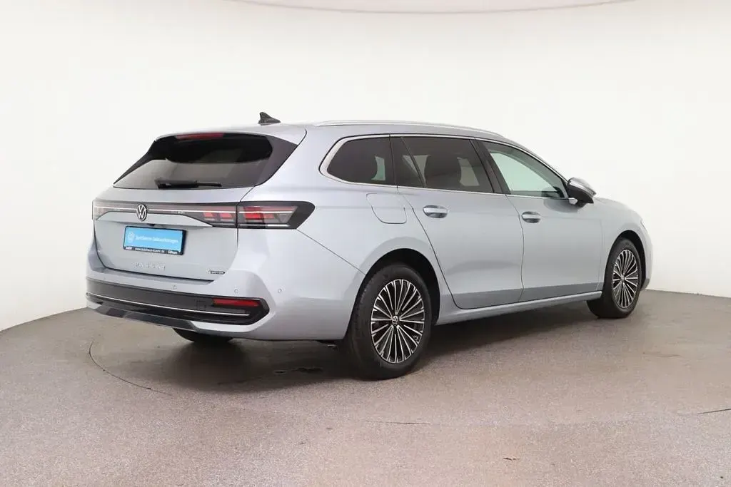 Gebraucht VW Passat Elegance 193 PS (141 kW) 2025 Silber Kombi