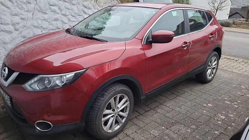 Rot Gebraucht 2016 Nissan Qashqai Acenta SUV | 12.700 € (Guter Preis) - Bild 1/4