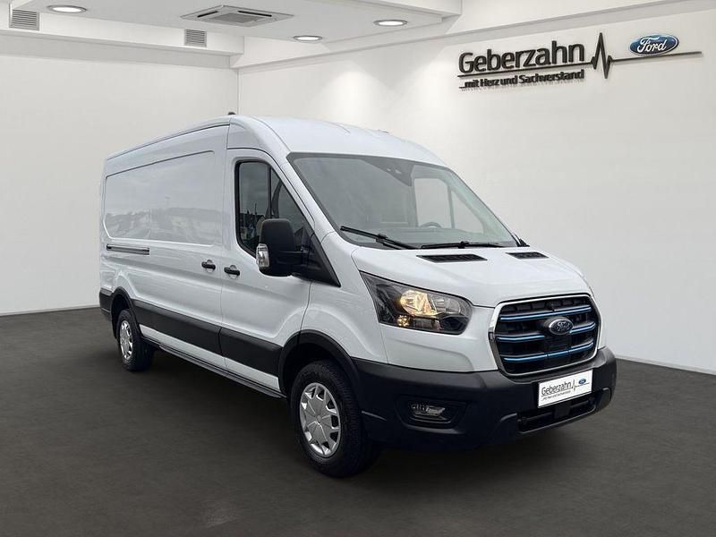 Gebraucht Ford E-Transit Trend 135 kW (184 PS) 2022 Weiß Van