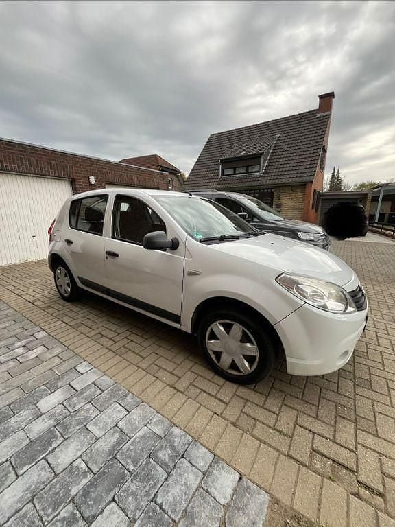 Gebraucht Dacia Sandero 75 PS (55 kW) 2011 Weiß Limousine
