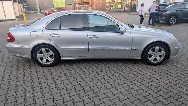 Gebraucht Mercedes E240 177 PS (130 kW) 2004 Grau Limousine