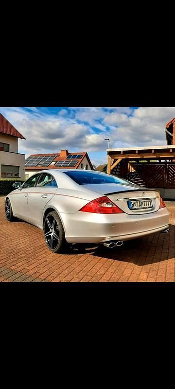 Silber Gebraucht 2007 Mercedes CLS350 Limousine | 8.500 € - Bild 1/4