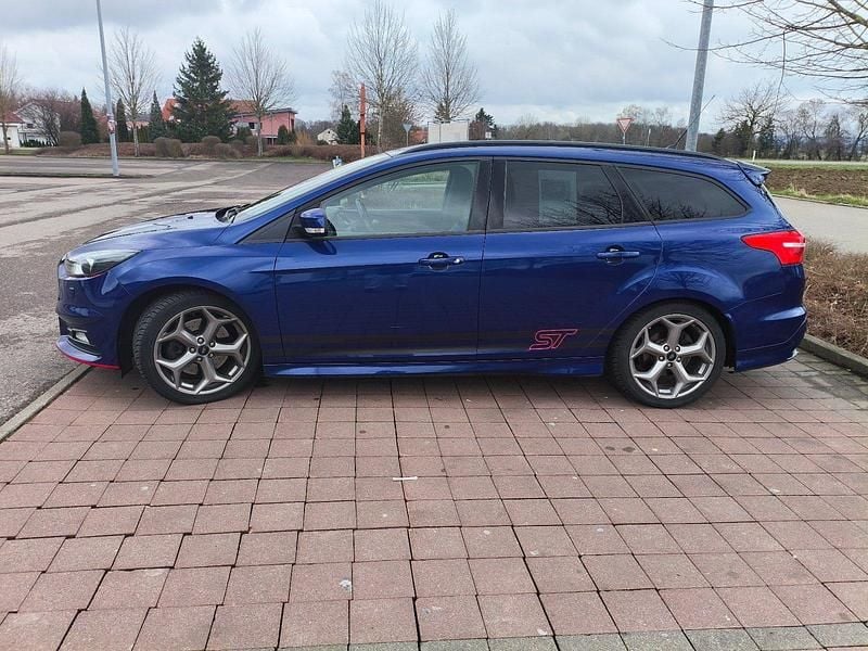 Gebraucht Ford Focus ST 250 PS (183 kW) 2018 Blau Kombi