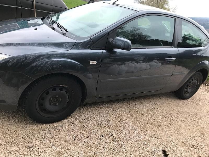 Second-hand Ford Focus 80 CP (58 kW) 2006 Albastru Berlinǎ