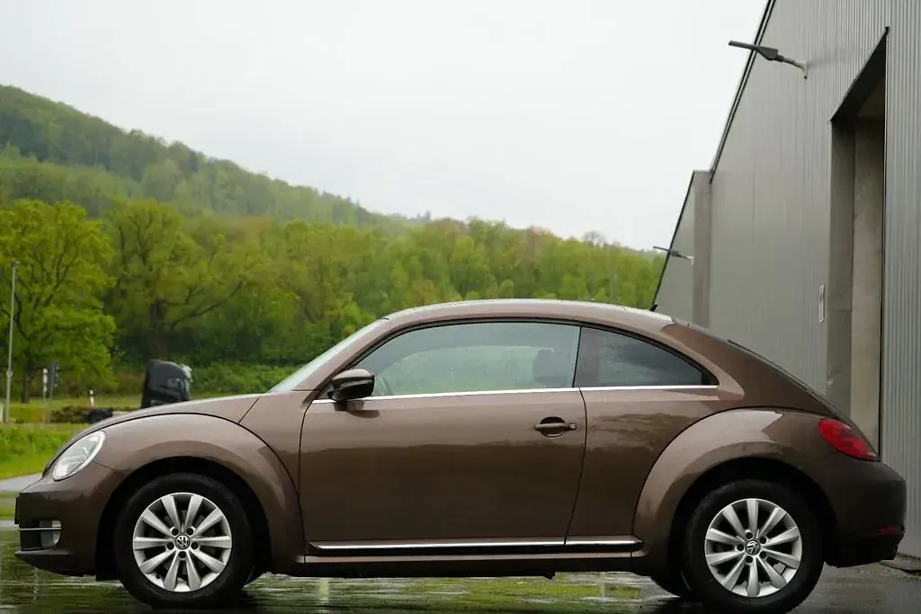 Używany VW Beetle Design 105 KM (77 kW) 2013 Brązowy Hatchback