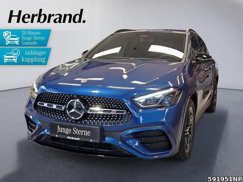 Blau Gebraucht 2024 Mercedes GLA200 AMG SUV | 40.890 € (Fairer Preis) - Bild 1/4