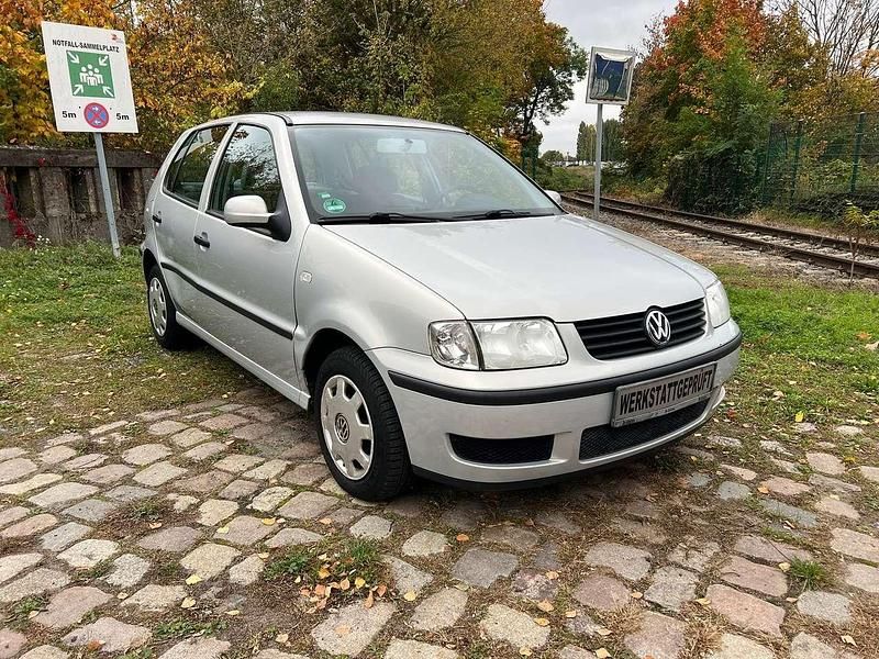 Silber Gebraucht 2000 VW Polo Comfortline Limousine | 1.599 € (Fairer Preis) - Bild 1/4