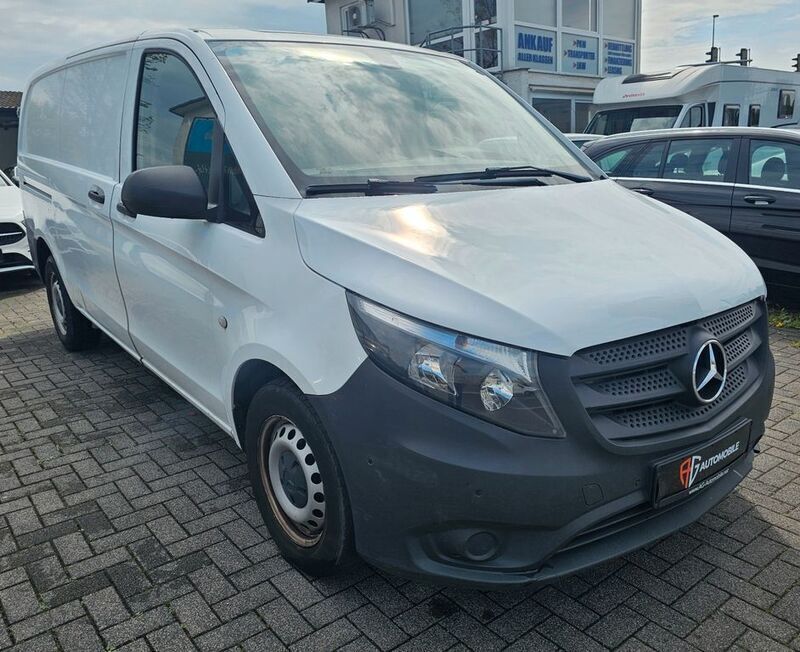 Weiß Gebraucht 2018 Mercedes Vito Van / Kleinbus | 14.450 € (Fairer Preis) - Bild 1/4