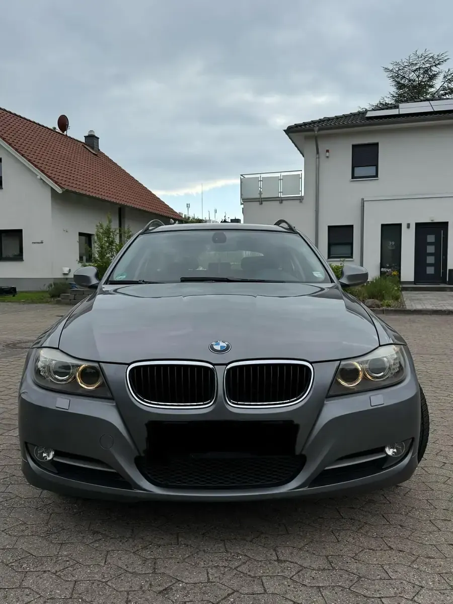 Gebraucht BMW 318 143 PS (105 kW) 2009 Grau Kombi
