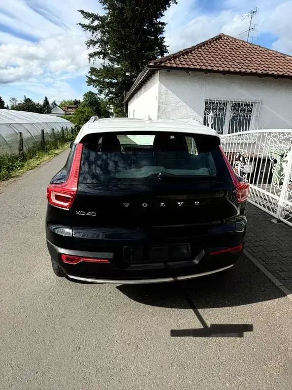Second-hand Volvo XC40 Momentum 150 CP (110 kW) 2019 Negru SUV