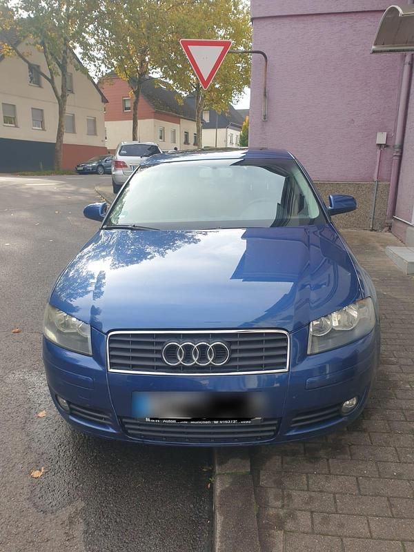 Blau Gebraucht 2004 Audi A3 Limousine | 600 € (Superpreis) - Bild 1/4