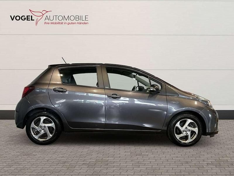 Gebraucht Toyota Yaris Hybrid Edition-S 101 PS (74 kW) 2016 Grau Kleinwagen