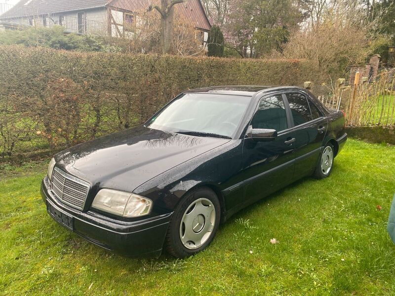 Schwarz Gebraucht 1996 Mercedes C180 Limousine | 1.500 € (Fairer Preis) - Bild 1/4
