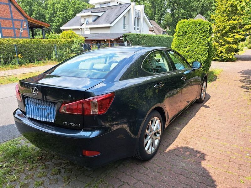 Grau Gebraucht 2012 Lexus IS200 Executive Line Limousine | 7.499 € (Superpreis) - Bild 1/4