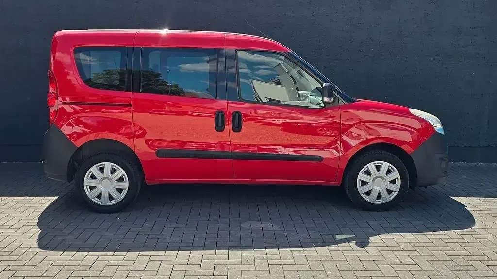 Gebraucht Opel Combo Selection 95 PS (69 kW) 2017 Tomatenrot Van / Kleinbus