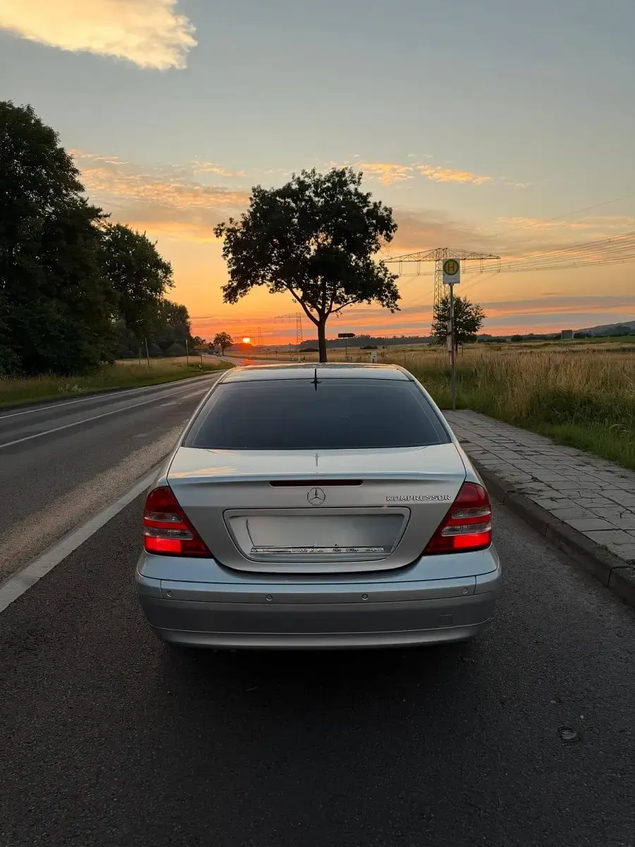 Gebraucht Mercedes C180 145 PS (106 kW) 2003 Grau Limousine