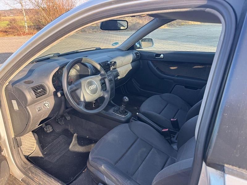 Gebraucht Audi A3 Attraction 102 PS (75 kW) 2002 Silber Kleinwagen