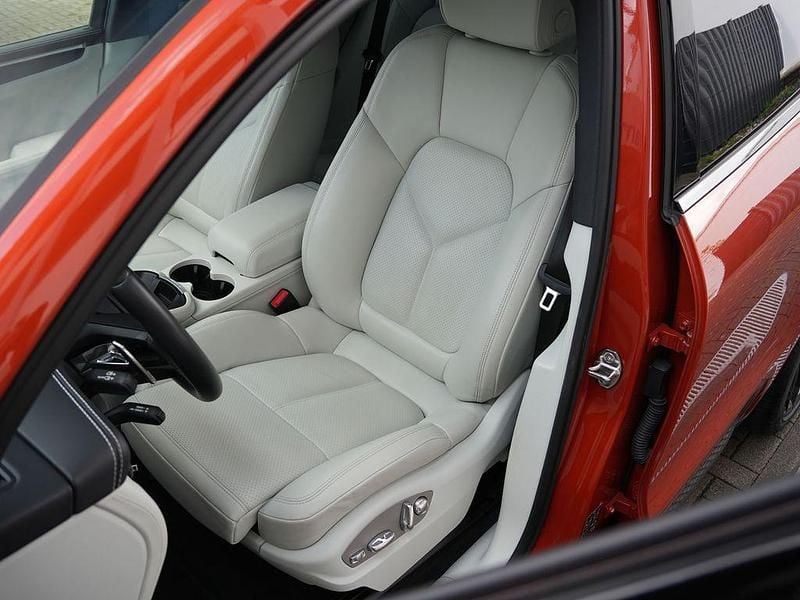 Gebraucht Porsche Macan S 381 PS (280 kW) 2022 Papaya met. SUV