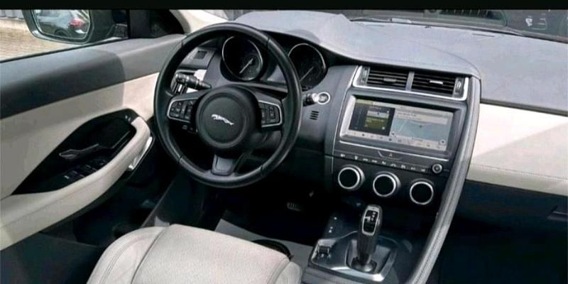Second-hand Jaguar E-Pace 249 CP (183 kW) 2018 Gri SUV