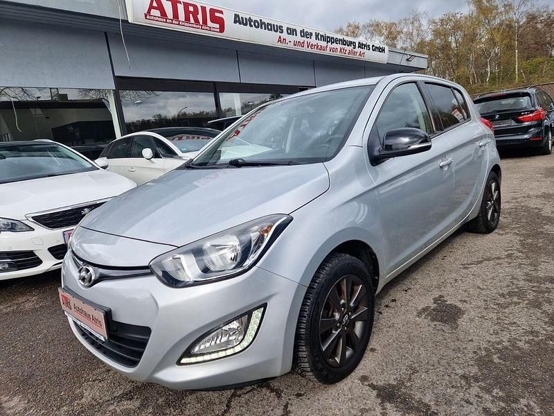 Gebraucht Hyundai i20 Edition 86 PS (63 kW) 2014 Silber Kleinwagen