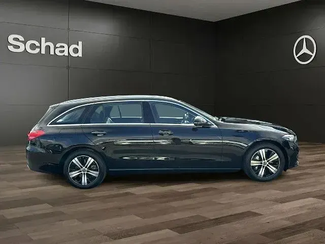 Gebraucht Mercedes C300e Avantgarde 313 PS (230 kW) 2024 Unilack schwarz uni Kombi